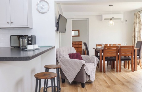 Woolfardisworthy Cottage | PRIMROSE AT MOORHEAD COUNTRY HOLIDAYS, with pool in Woolfardisworthy