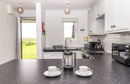 Woolfardisworthy Cottage | PRIMROSE AT MOORHEAD COUNTRY HOLIDAYS, with pool in Woolfardisworthy
