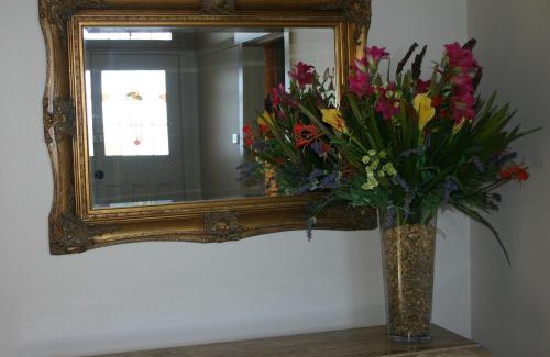 Albury House | Primrose Cottage