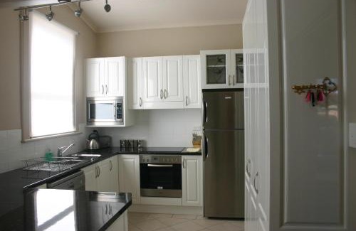 Albury House | Primrose Cottage