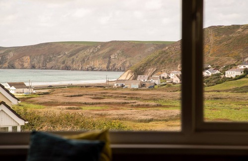Roch Cottage | PRIMROSE COTTAGE, family friendly, with a garden in Newgale