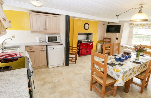Hutton le Hole Cottage | PRIMROSE HILL FARMHOUSE, pet friendly in Hutton-Le-Hole