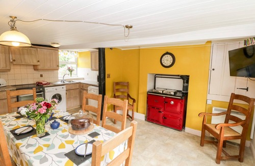 Hutton le Hole Cottage | PRIMROSE HILL FARMHOUSE, pet friendly in Hutton-Le-Hole