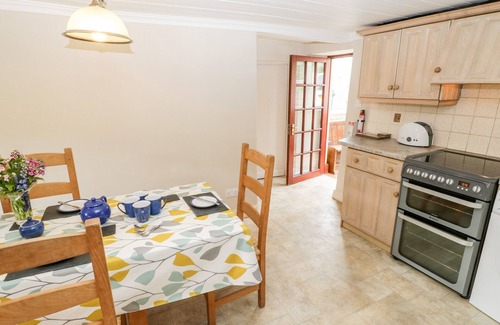 Hutton le Hole Cottage | PRIMROSE HILL FARMHOUSE, pet friendly in Hutton-Le-Hole