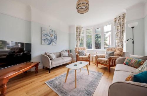 Poole House | Primrose - Refurbished Family Home, With Rear Garden