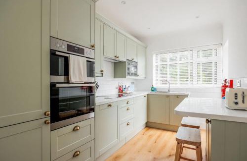 Poole House | Primrose - Refurbished Family Home, With Rear Garden