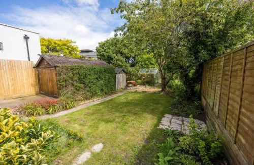 Poole House | Primrose - Refurbished Family Home, With Rear Garden