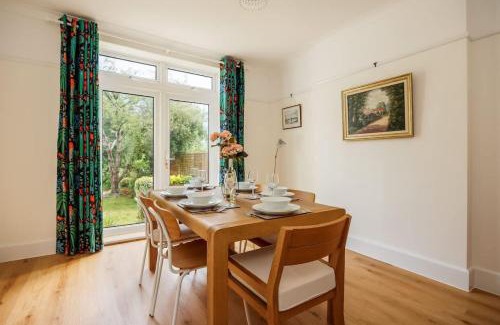 Poole House | Primrose - Refurbished Family Home, With Rear Garden