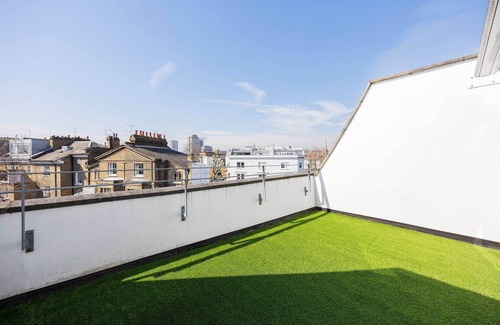 Camden Town with Primrose Hill House | Primrose Rooftops, by Veeve