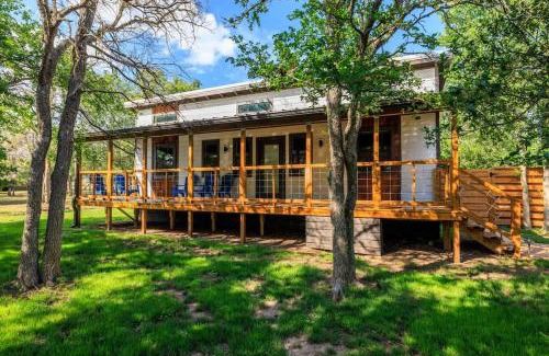 Fredericksburg House | Primrose Waterfront with Hot Tub