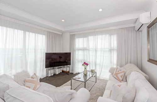 Auckland Central Business District Apartment | Princes Wharf 2BR Sub-Penthouse