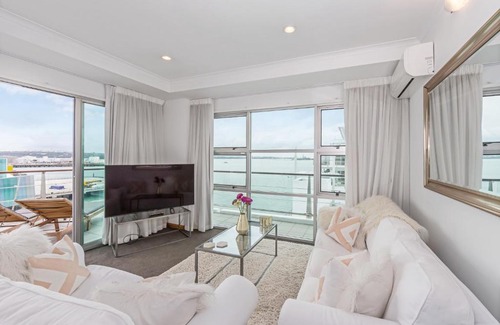 Auckland Central Business District Apartment | Princes Wharf 2BR Sub-Penthouse