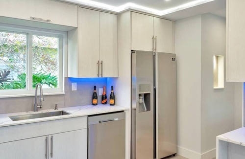 Coral Ridge House | Pristine and Modern Bayview Bungalow With Heated Pool!