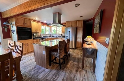 Mayfield House | Pristine log home with a western feel! It's not just a stay but an experience!