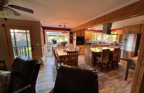 Mayfield House | Pristine log home with a western feel! It's not just a stay but an experience!
