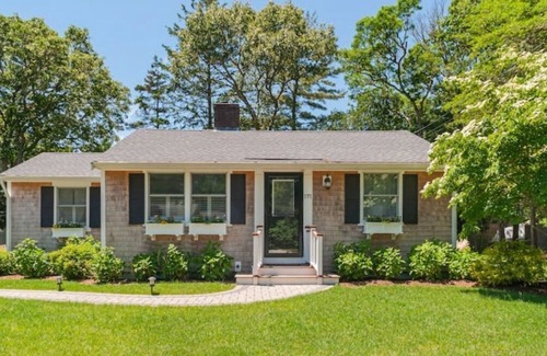 Wianno House | Pristine Osterville Cottage