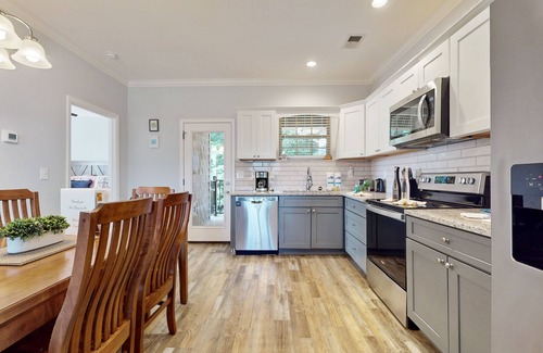Townsend Condo | Pristine & Peaceful Condo w/Free Attraction TIckets & Shared Pool