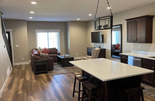 St. Anthony House | Pristine townhome near Sand Dunes with Ample Street Parking