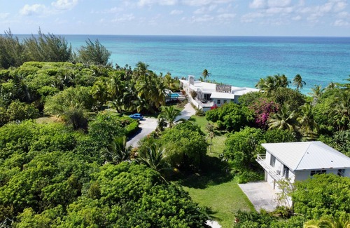 North Palmetto Point Cottage | Priv. Beachfront House w/Hot Tub on Pink Sand Beach. Walk to Restaurant/Bar