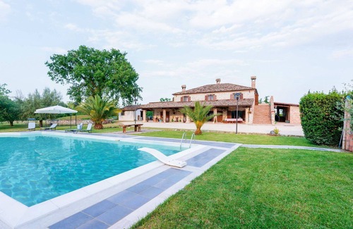 Campli Villa | Private Villa with sauna, WIFI, private pool, hot tub, TV, patio, panoramic view, close to Teramo