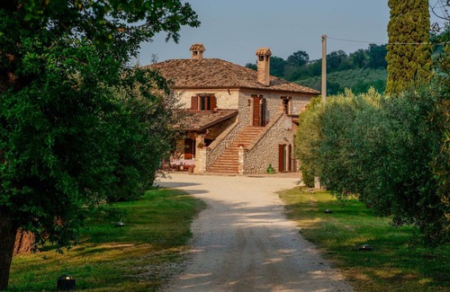 Campli Villa | Private Villa with sauna, WIFI, private pool, hot tub, TV, patio, panoramic view, close to Teramo