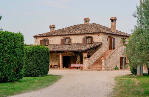 Campli Villa | Private Villa with sauna, WIFI, private pool, hot tub, TV, patio, panoramic view, close to Teramo