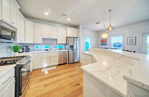 Leeward Sands House | Priv Pool & Yard w/Putting Green! | Newly Remodeled | Always Sunny by AvantStay