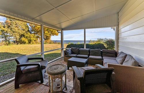 Montross Cottage | Privacy and space with world class views