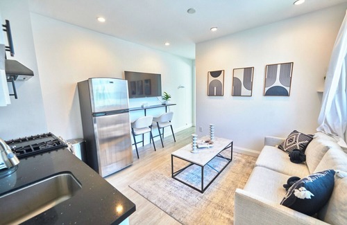The Flats House | Private 1BR Apt. Perfect for a Couple's Getaway!