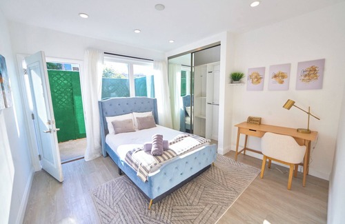 The Flats House | Private 1BR Apt. Perfect for a Couple's Getaway!