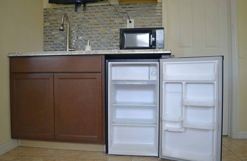 Conway House | Private 1BR Escape Pet-Friendly & Great Location