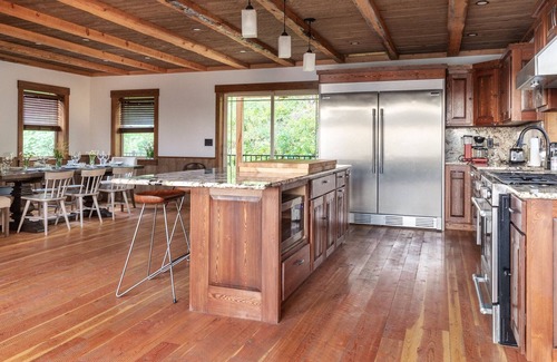 Marion House | Private 20 acre family retreat that sits right above the stunning Ashley Lake