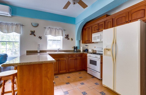 Placencia Villa | Private 2BR Villa with Shared Pool, Beach on site