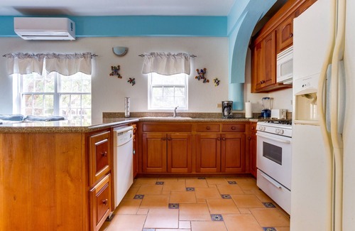 Placencia Villa | Private 2BR Villa with Shared Pool, Beach on site