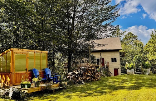 Cook House | Private 3bdrm Home 1/4 mile from Vermilion w/Sauna/Log Bar/Attached Garage