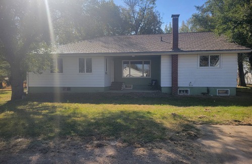 Chelsea House | Private, 4-bedroom country house in Chelsea. Located on the Iowa River.