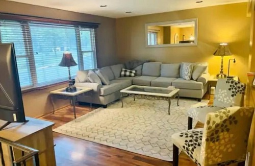 Eagan House | Private 4-Bedroom Home in Quiet Neighborhood