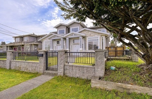 Burnaby House | Private and modern House in central location