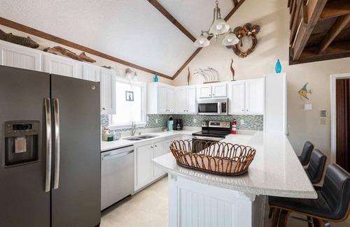 Sea Scape House | Private and Quiet Family Retreat - Steps to the Beach