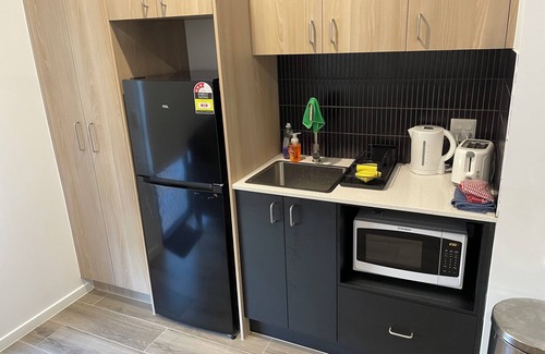 Collingwood Park Apartment | Private apartment room unit, fully furnished located 35 mins from Brisbane cbd