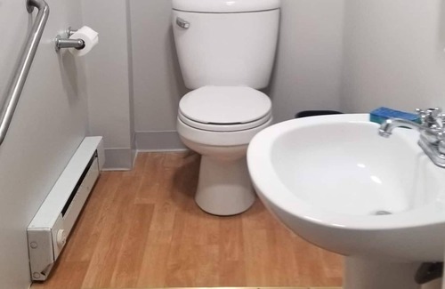 Salem House | Private Apartment, 15 min walk to downtown Salem