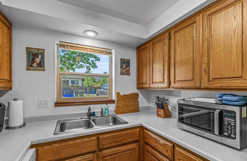 Ashland Apartment | Private Ashland Townhouse