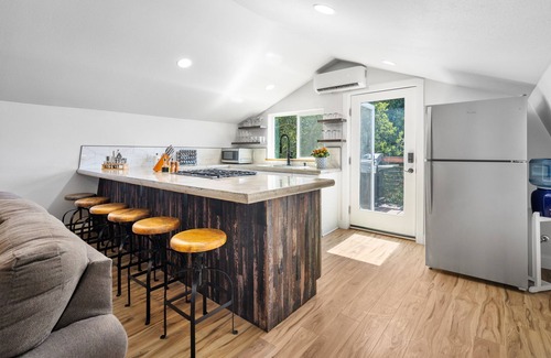 Paso Robles House | Private Barn-Style Guesthouse in Paso Robles Wine Country with Hot Tub