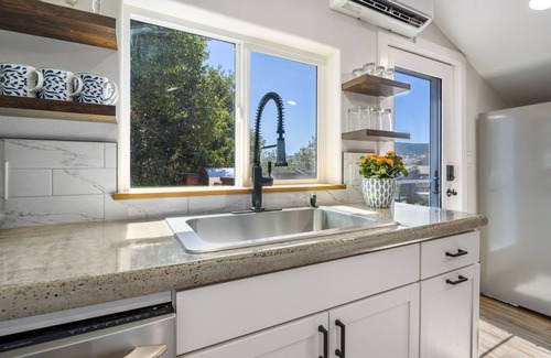 Paso Robles House | Private Barn-Style Guesthouse in Paso Robles Wine Country with Hot Tub