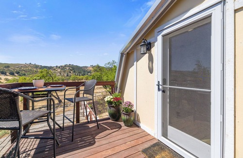 Paso Robles House | Private Barn-Style Guesthouse in Paso Robles Wine Country with Hot Tub