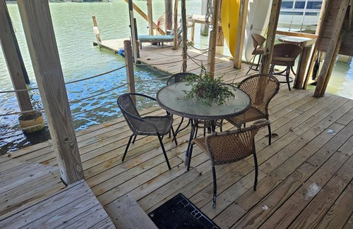 Port Isabel House | Private Bayside house with Boat Docks 3-bedroom 2 bath, AC in Port Isabel.