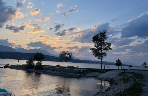 East Kootenay House | Private beach and lake access at Windermere Lake!