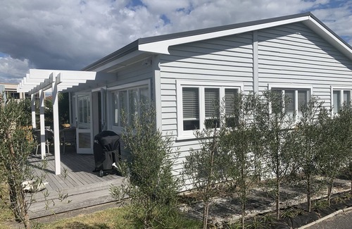 Mount Maunganui Cottage | Private Beach Cottage