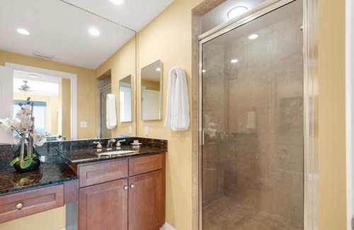 Ono Island Apartment | PRIVATE BEACH FRONT LUXURY CONDO, AMAZING VIEWS, INDiGO E, 5-STAR, - 2 BALCONES , "CHOICE AWARD"!