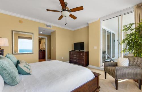 Ono Island Apartment | PRIVATE BEACH FRONT LUXURY CONDO, AMAZING VIEWS, INDiGO E, 5-STAR, - 2 BALCONES , "CHOICE AWARD"!